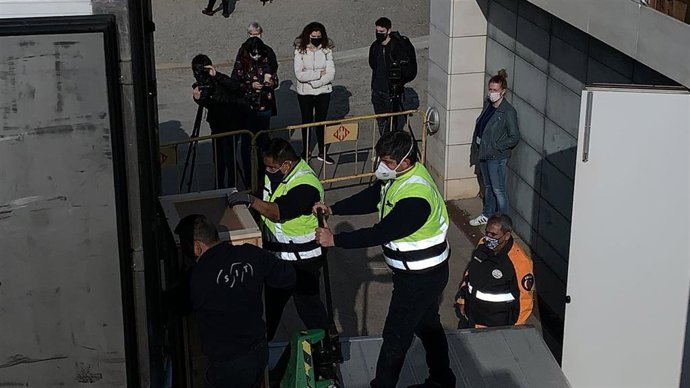 Traslado de las últimas piezas en litigio del Museu del Lleida que se envían a Aragón