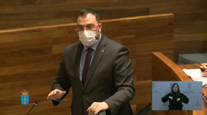 El presidente asturiano Asdrián Barbón en el pleno de la Junta.