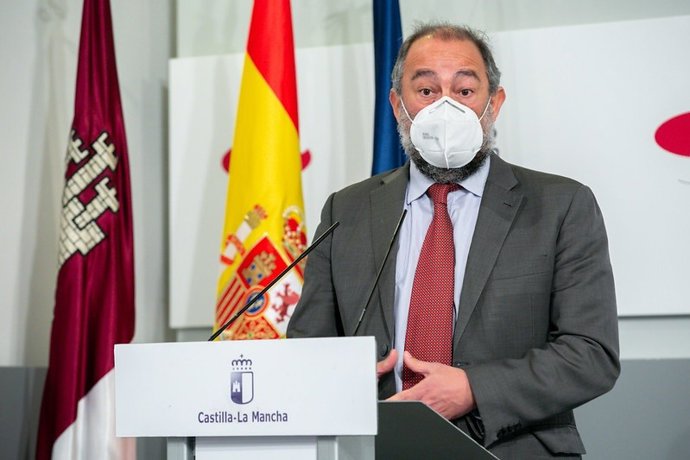 El rector de la UCLM, Julián Garde