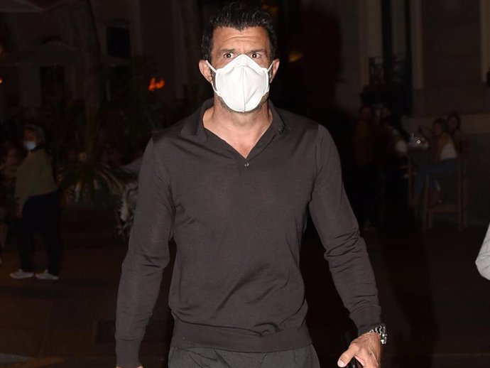 Archivo - Luis Figo, de cena por la capital