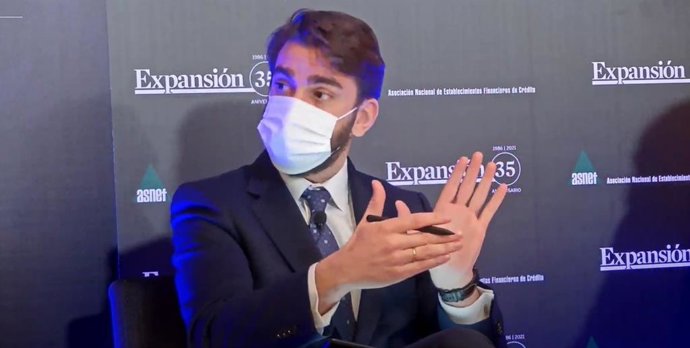 El director general del Tesoro y Política Financiera, Pablo de Ramón-Laca, en la jornada sobre crédito revolving organizada por Expansión y ASNEF.