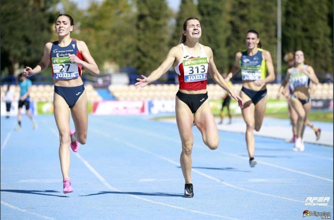 Ganadora del bronce en 400 metros lisos en categoría sub23 del Campeonato de España de Pista Cubierta, Ángela García.