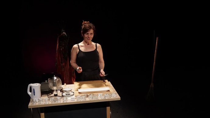 Escena de la obra '27 modos de agarrar una escoba'.