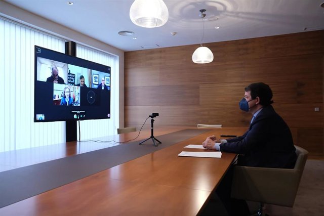 Fernández Mañueco en las jornadas telemáticas de la UPSA.