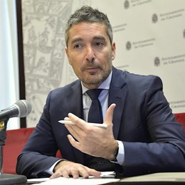 Archivo - El concejal de Comercio y Turismo, Manuel Olivares, en una imagen de archivo