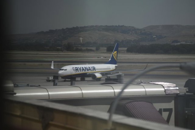 Archivo - Aviones de Ryanair en el Aeropuerto de Madrid-Barajas Adolfo Suárez.