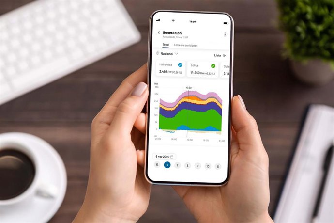 Archivo - Nueva aplicación redOS de Red Eléctrica de España