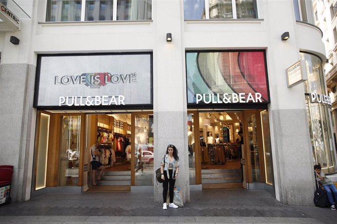 Archivo - Tienda de Pull&Bear (Inditex)