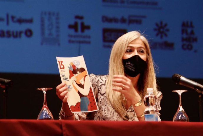 Patricia del Pozo presentando el Festival de Jerez