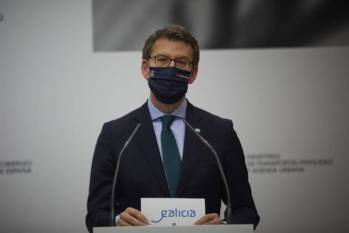 El presidente de la Xunta de Galicia, interviene durante una rueda de prensa tras mantener una reunión con el Ministerio de Transportes, en Madrid, (España), a 10 de marzo de 2021.