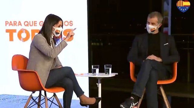 La presidenta de Cs, Inés Arrimadas, y el líder de Cs en la Comunitat Valenciana, Toni Cantó, en un acto de campaña  en Barcelona