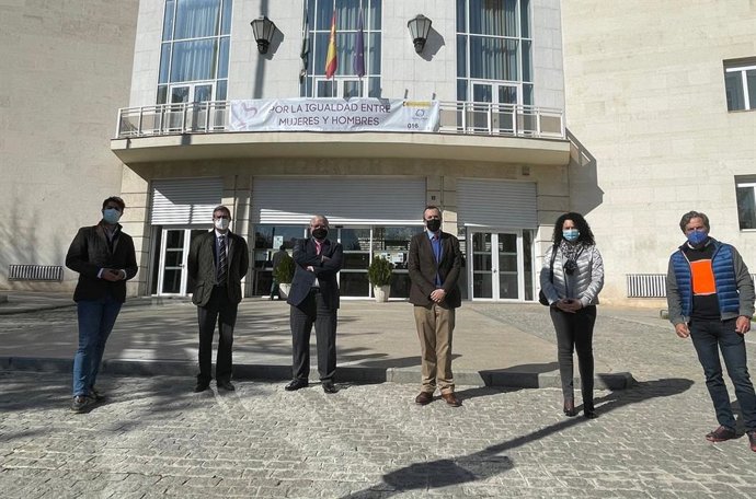 Concejales del PP frente a la Subdelegación del Gobierno