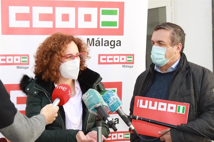 Nuria López, secretaria general de CCOO Andalucía, atiende a los medios de comunicación
