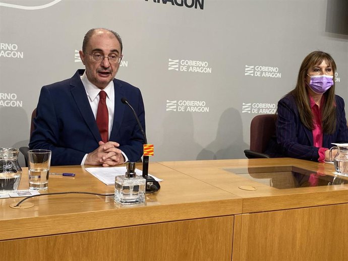 El presidente de Aragón, Javier Lambán, y la titular de Sanidad, Sira Repollés.