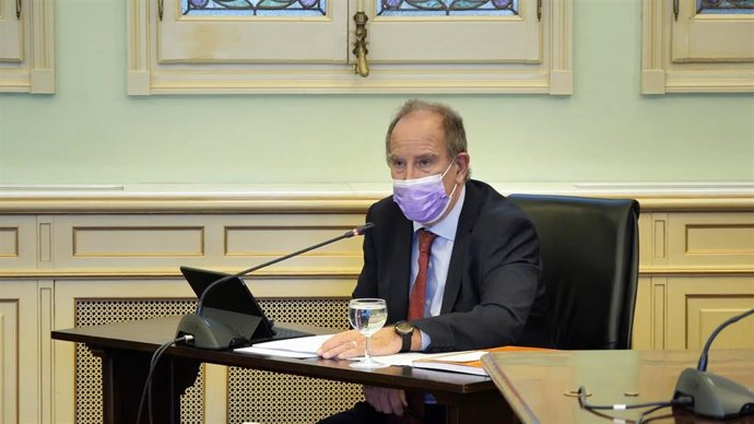 El director general del IbSalut, Juli Fuster, en comparecencia parlamentaria.