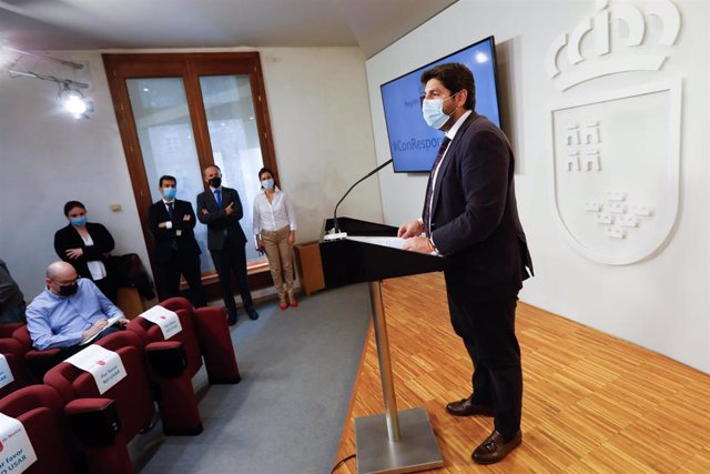 El presidente del Gobiero regional, Fernando López Miras, en la rueda de prensa tras la moción de censura