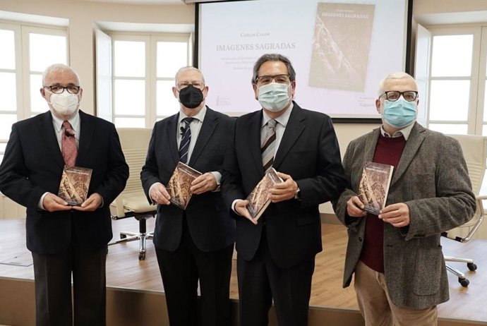 [Sevilla] Np Y Foto: Presentación Libro Imágenes Sagradas De Carlos Colón En La Fundación Cajasol
