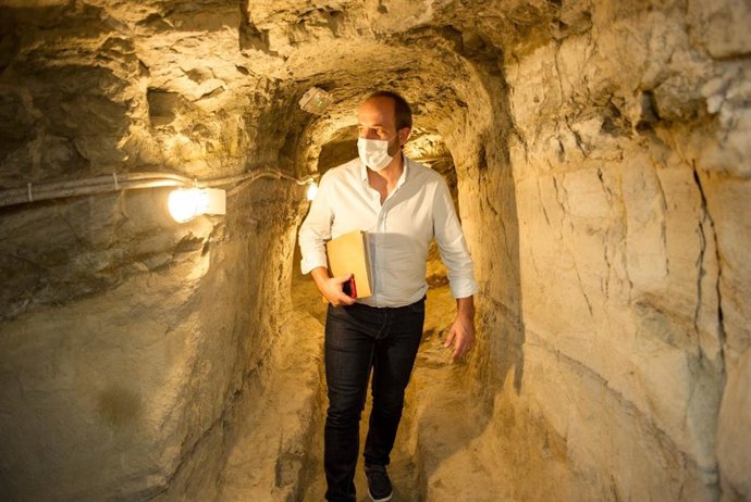 El diputado de Memoria Histórica, Ramiro Rivera, visita el refugio de Villar