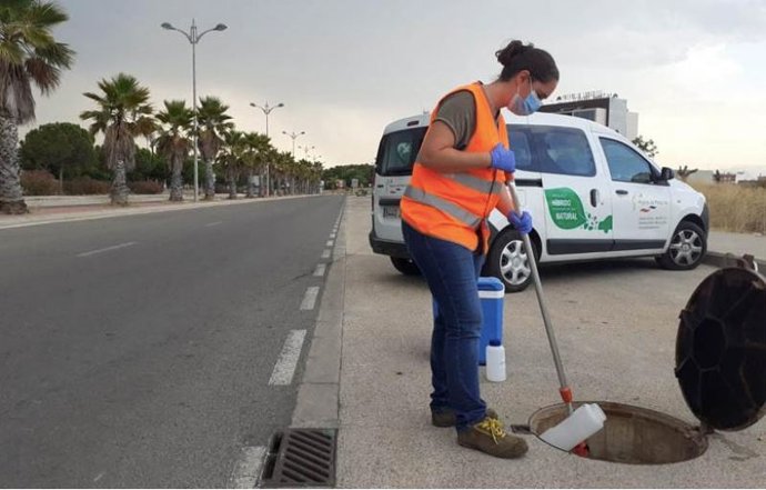 Recogida de muestras en las aguas residuales
