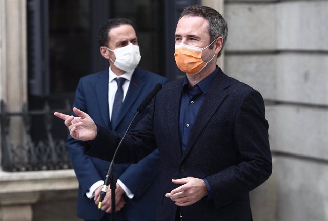 El diputado de Cs en el Congreso, Guillermo Díaz, interviene en una rueda de prensa en la zona exterior perteneciente al Congreso de los Diputados, en Madrid, (España), a 25 de febrero de 2021.