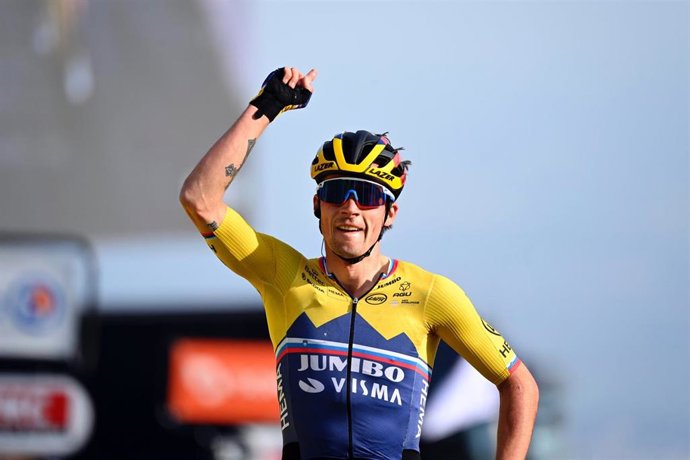 El ciclista esloveno Primoz Roglic (Team Jumbo-Visma), ganador de la etapa 4 de la París-Niza 2021, con final en alto en Chiroubles
