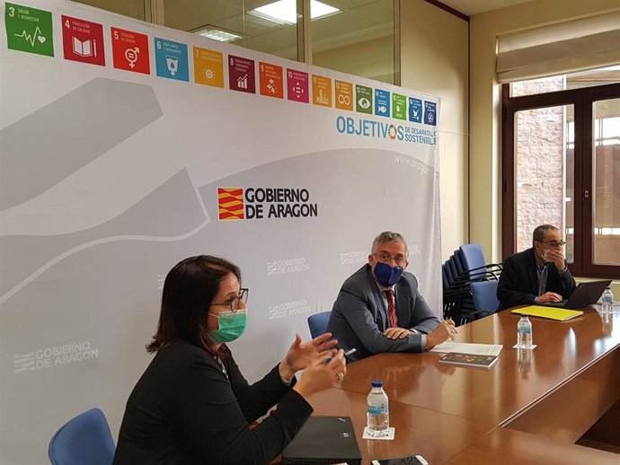 El consejero de Agricultura del Gobierno de Aragón, Joaquín Olona, en la reunión con las organizaciones agrarias profesionales y las cooperativas del sector hortofrutícola