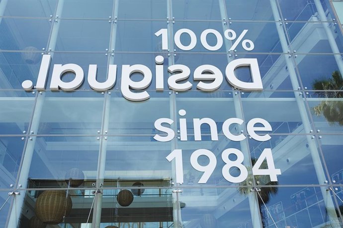 Archivo - Nuevo logo de Desigual en sus oficinas de Barcelona