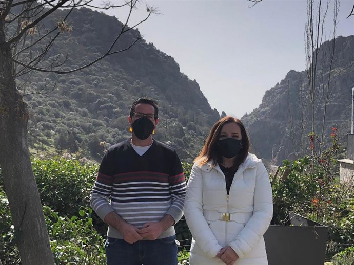 La subdelegada del Gobierno en Jaén, Catalina Madueño, y el alcalde de Santa Elena, Ramón Coloma