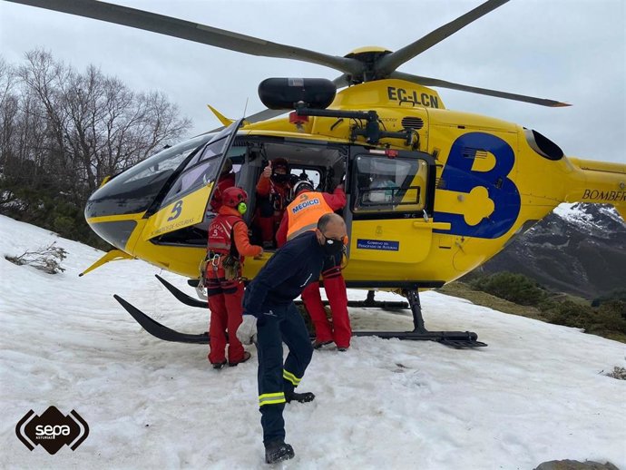 Rescatada una mujer herida en una pierna cuando realizaba una caminata por una pista en el Puerto Ventana.