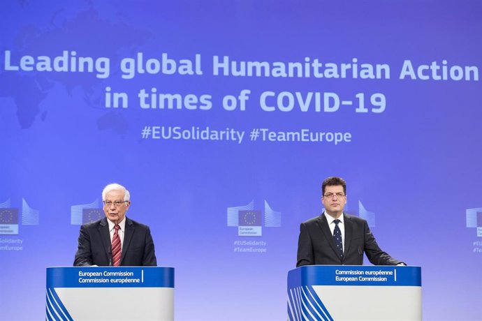 El Alto Representante para Política Exterior de la UE, Josep Borrell, y el comisario para la gestión de la crisis, Janez Lenarcic, comparecen en rueda de prensa para definir un nuevo enfoque de acción humanitaria