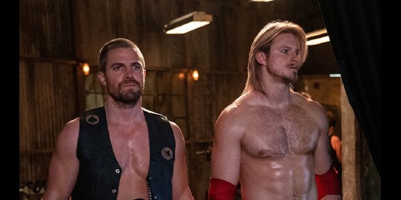 1. Stephen Amell (Arrow) y Alexander Ludwig (Vikingos), imponentes en Heels, su nueva serie