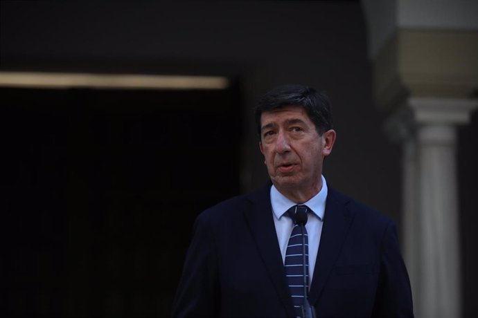 El vicepresidente de la Junta, Juan Marín, atiende a los medios de comunicación. En el patio del salón de plenos del Parlamento andaluz. Sevilla a 10 de marzo del 2021