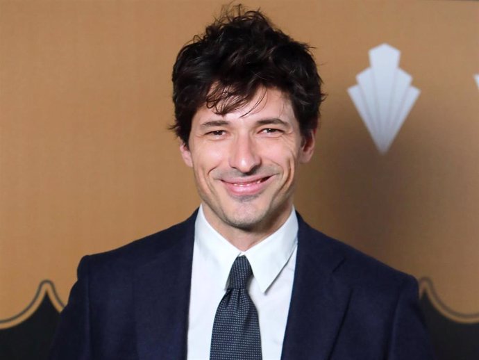 Archivo - Andrés Velencoso luciendo la mejor de sus sonrisas durante un estreno