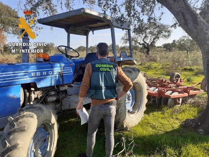 [Badajoz] Nota De Prensa Delito Apropiación Indebida Tractor Y Grada Agrícola En Valencia De Alcántara (Cáceres)