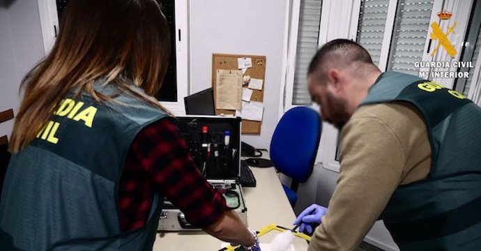 Archivo - La Guardia Civil detiene en Níjar (Almería) a dos sospechosos de varios robos