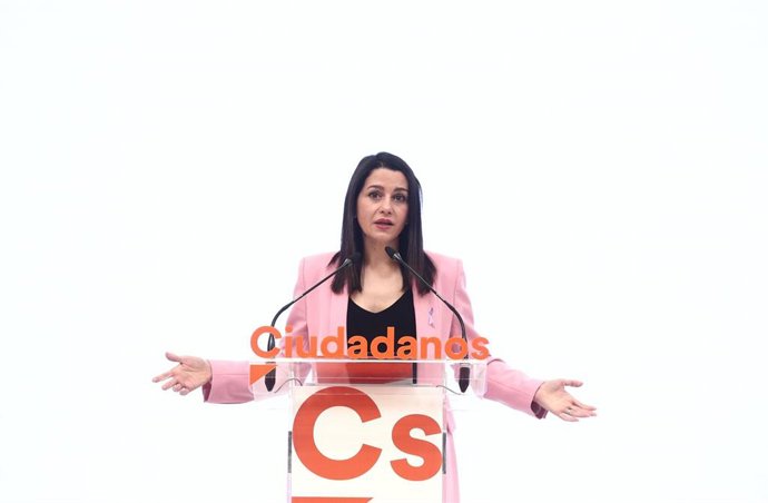 La presidenta de Ciudadanos, Inés Arrimadas, ofrece una rueda de prensa posterior a la reunión del Comité Permanente de Ciudadanos, en Madrid, (España), a 8 de marzo de 2021.