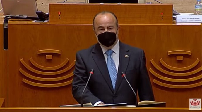 Lorenzo Albarrán jura como diputado del PP