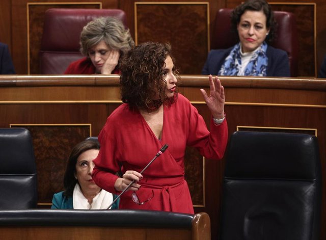 Archivo - La portavoz del Gobierno y ministra de Hacienda, María Jesús Montero, en el Congreso de los Diputados, el 26 de febrero de 2020
