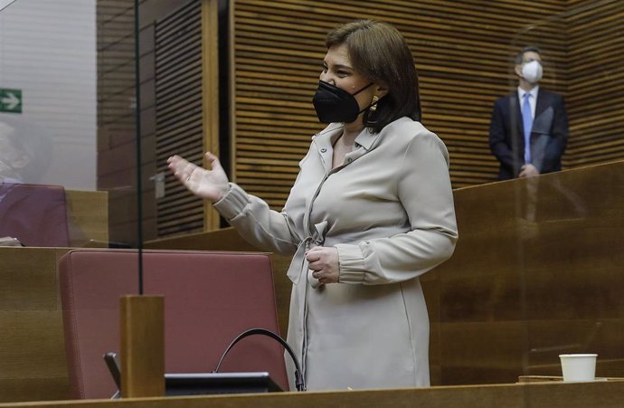 La presidenta del PP de la Comunidad Valenciana, Isabel Bonig durante una Sesión de Control al Gobierno valenciano