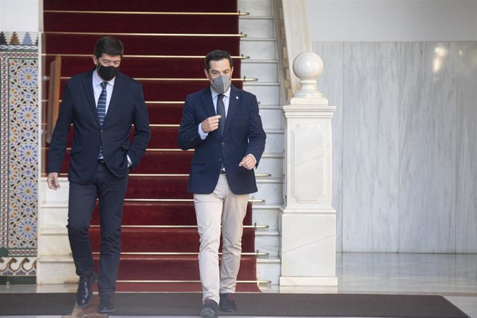 El vicepresidente de la Junta, Juan Marín, y el presidente Juanma Moreno, en una imagen de este miércoles en el Parlamento de Andalucía.