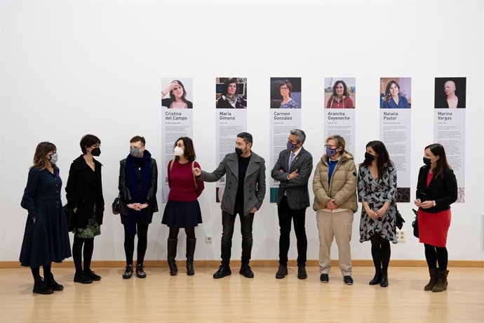 El vicepresidente y consejero de Cultura, Pablo Zuloaga,en la inauguración de la exposición Sin Límites. Sobre Mujeres Artistas. (C)