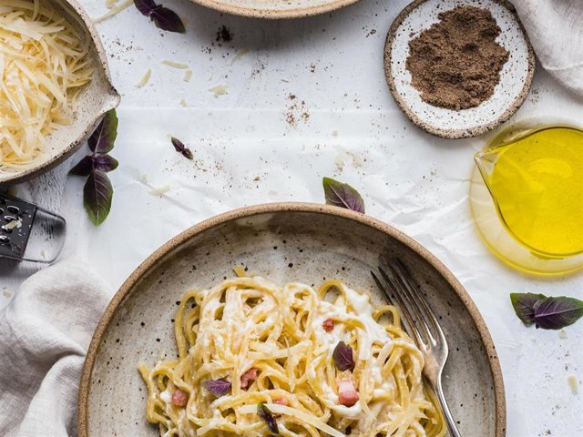 Hay ciertos alimentos que debemos desterrar de nuestra dieta diaria para evitar un envejecimiento prematuro de la piel