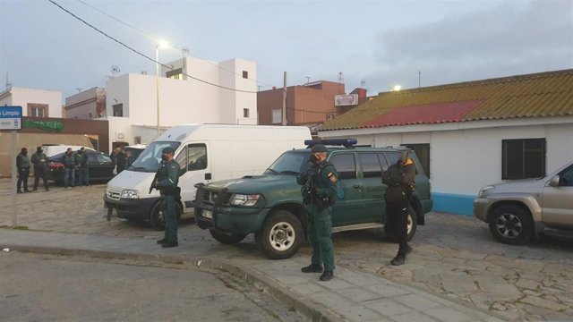 Efectivos de la Guardia Civil desplegados con motivo de la operación Desvanes contra el narcotráfico