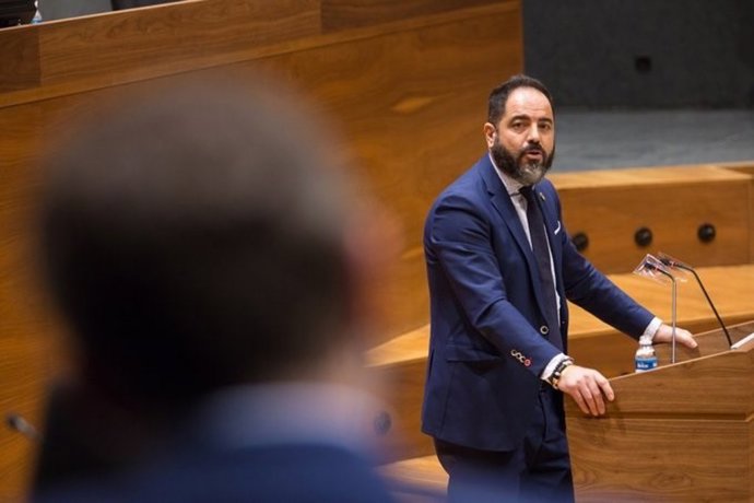 Archivo - El portavoz del PSN, Ramón Alzórriz.