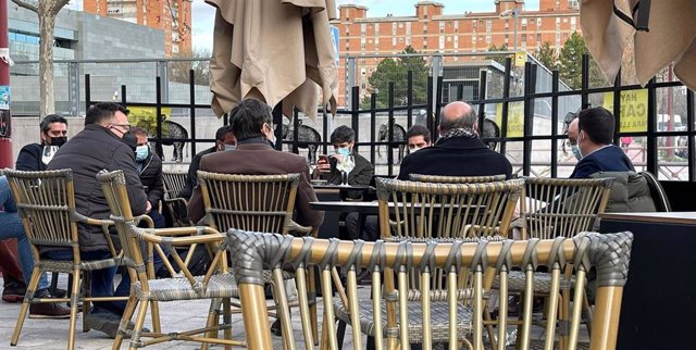 Imagen del vicepresidente de la Junta en una terraza de Valladolid difundida por Más que Bares