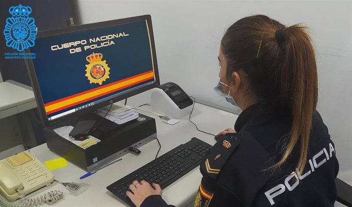 La Policía Nacional ha desarticulado a una organización criminal que presuntamente recibía y canalizaba el dinero procedente de estafas bancarias, estafando más 292.000 euros en tres meses en Girona.