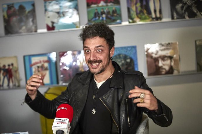 Gabriel de la Rosa, vocalista de la banda Shinova, en entrevista con Europa Press durante la presentación de su sexto álbum, 'La buena suerte'