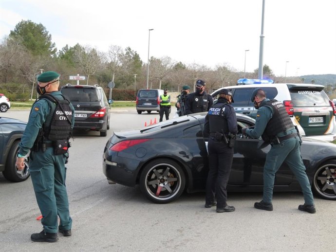 Controles de la Guardia Civil en una imagen de archivo