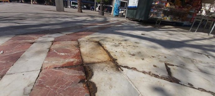 Detalle de la solería de la Plaza Nueva