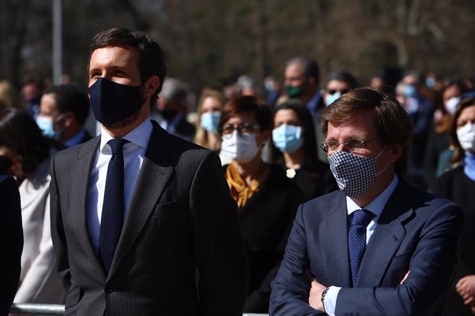 El presidente del PP, Pablo Casado, y el alcalde de Madrid y portavoz nacional del partido, José Luis Martínez-Almeida 